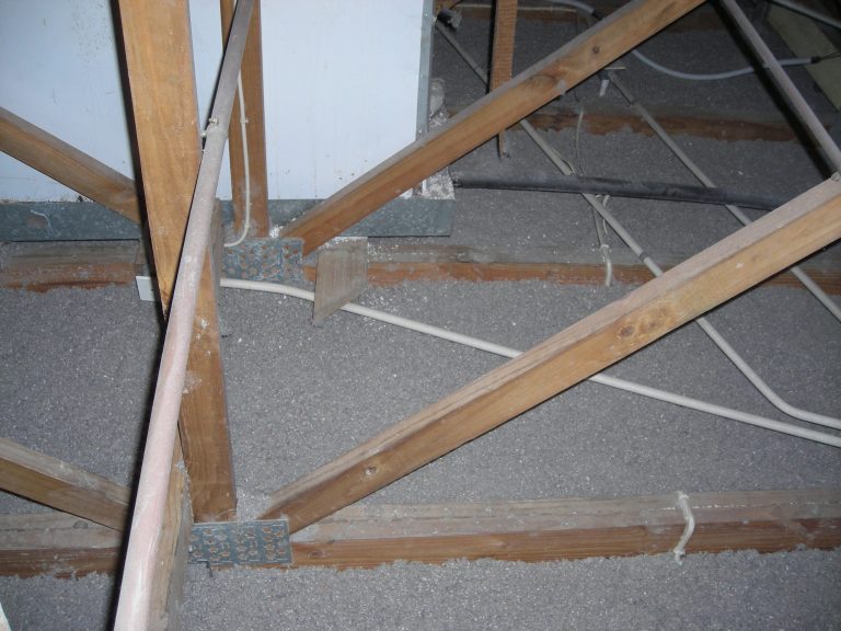Thermguard cellulose fibre ceiling insulation installation