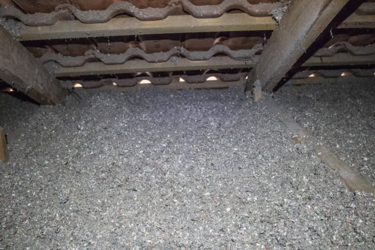 Thermguard cellulose fibre ceiling insulation installation